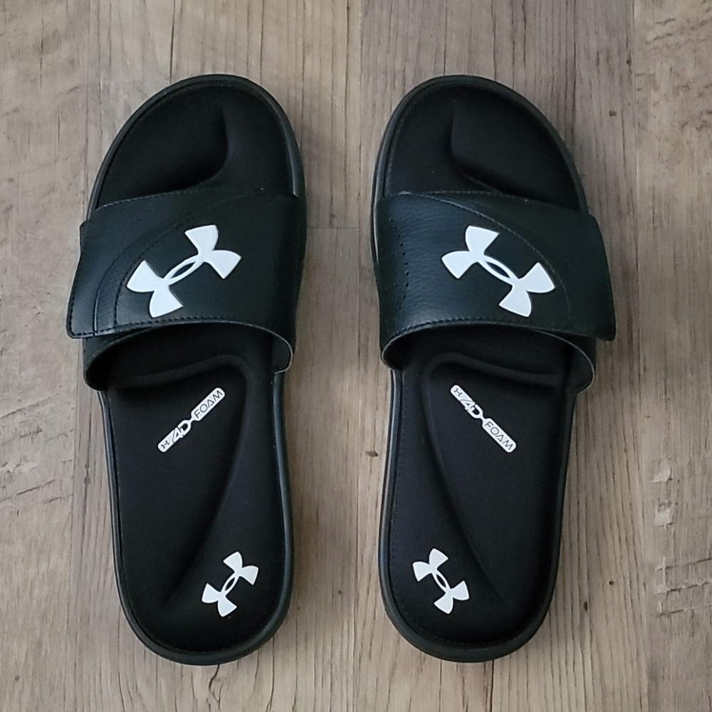 Men's Under Armour slides size 11 (like new)